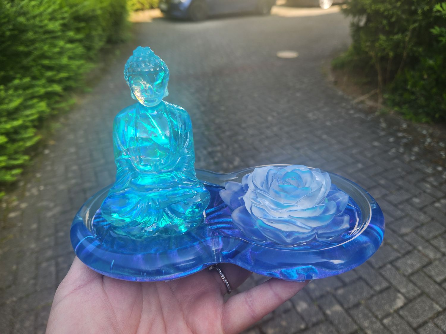 Composition bouddha et sa fleur sur socle personnalisée
