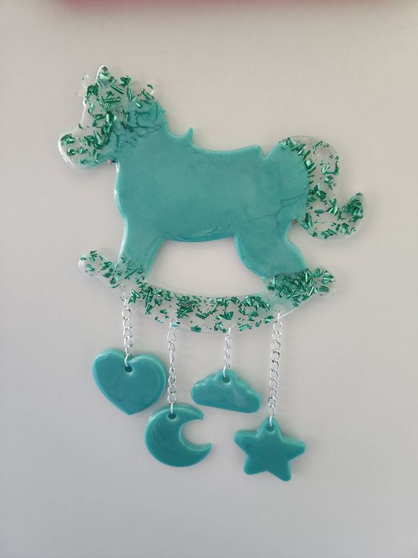 Cheval à bascules de naissance vert d'eau et feuilles vertes métallisées