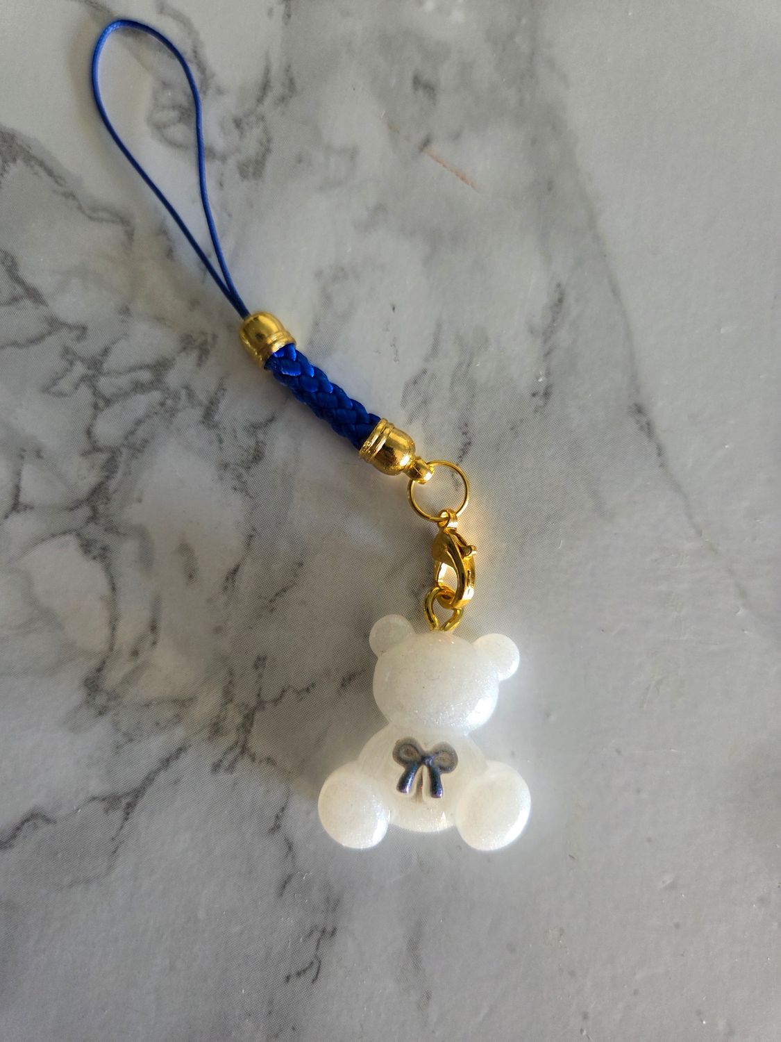 Bijou mini ourson noeud blanc strap bleu foncé