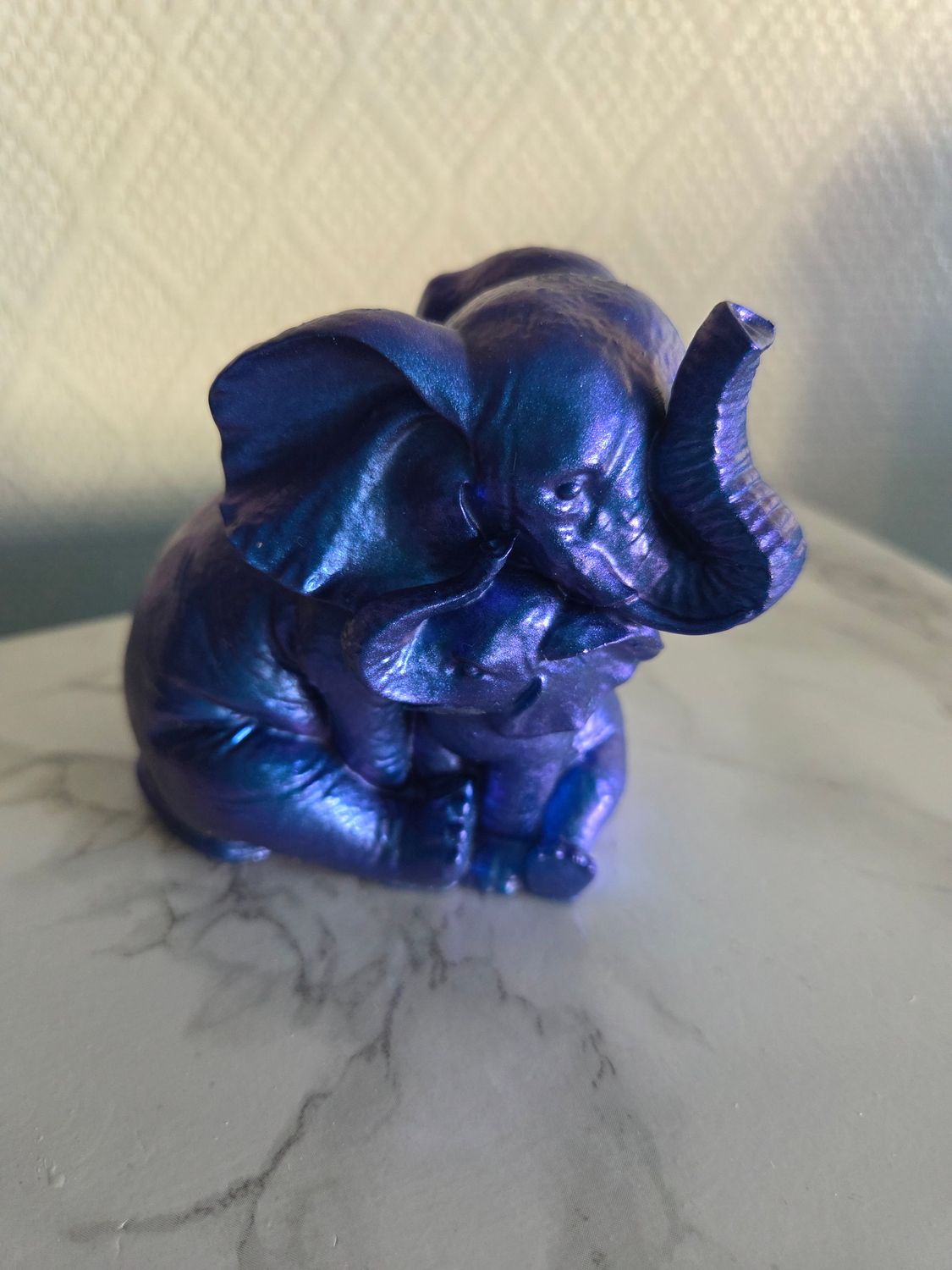 Maman éléphant et son bébé bleu caméléon