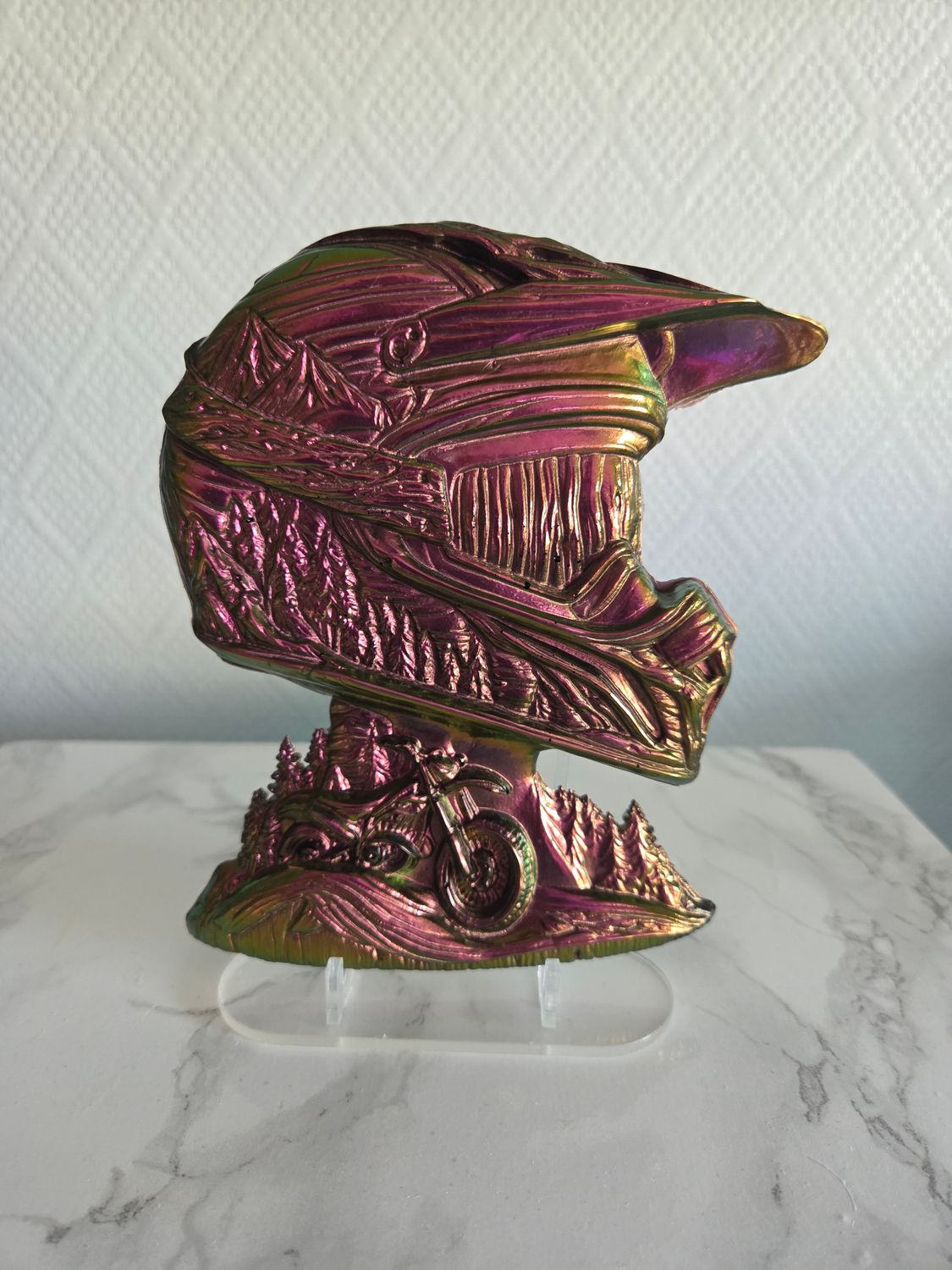 Casque moto paysage caméléon violet doré