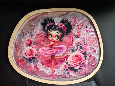 Plateau Betty et les roses