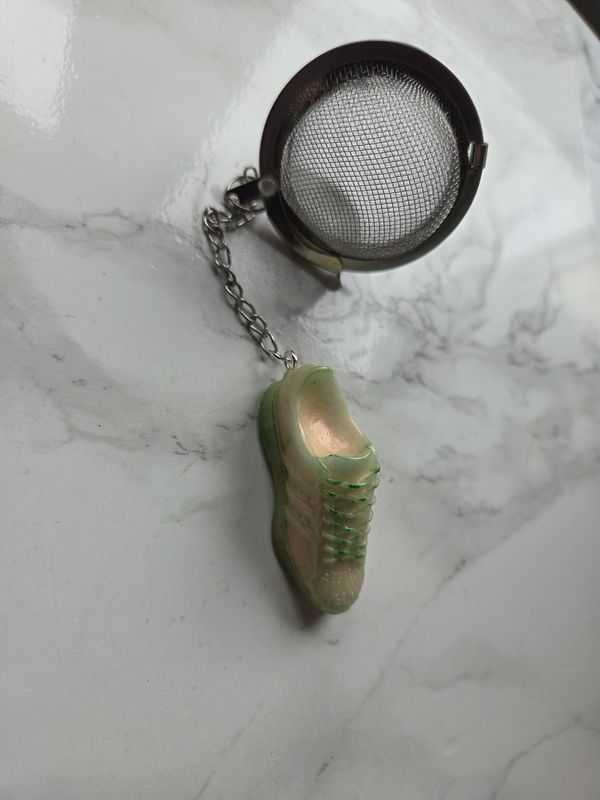 Boule à thé basket vert et or