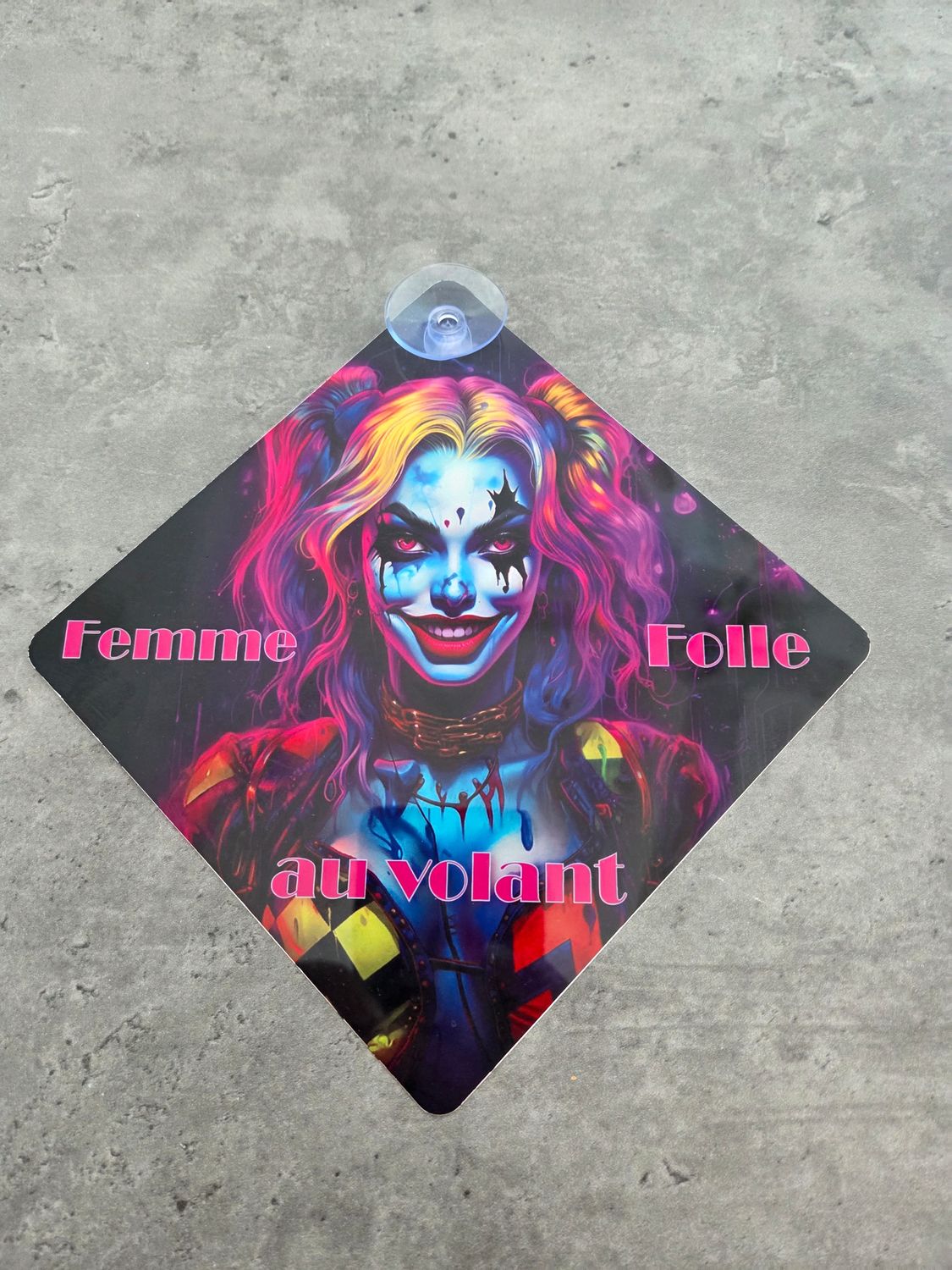 Panneau ventouse auto Femme au volant