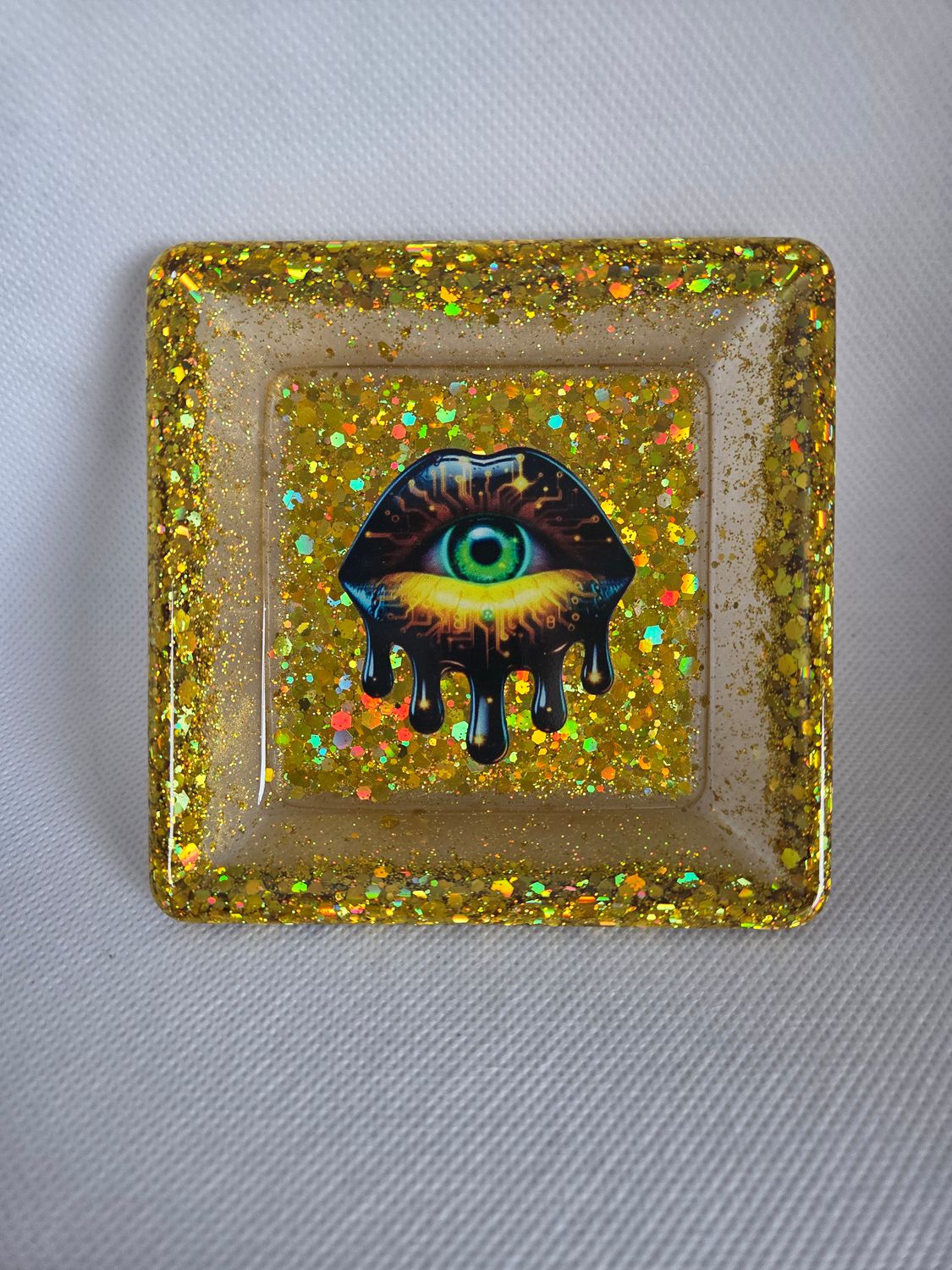 Coupelle carré doré pailleté bouche oeil