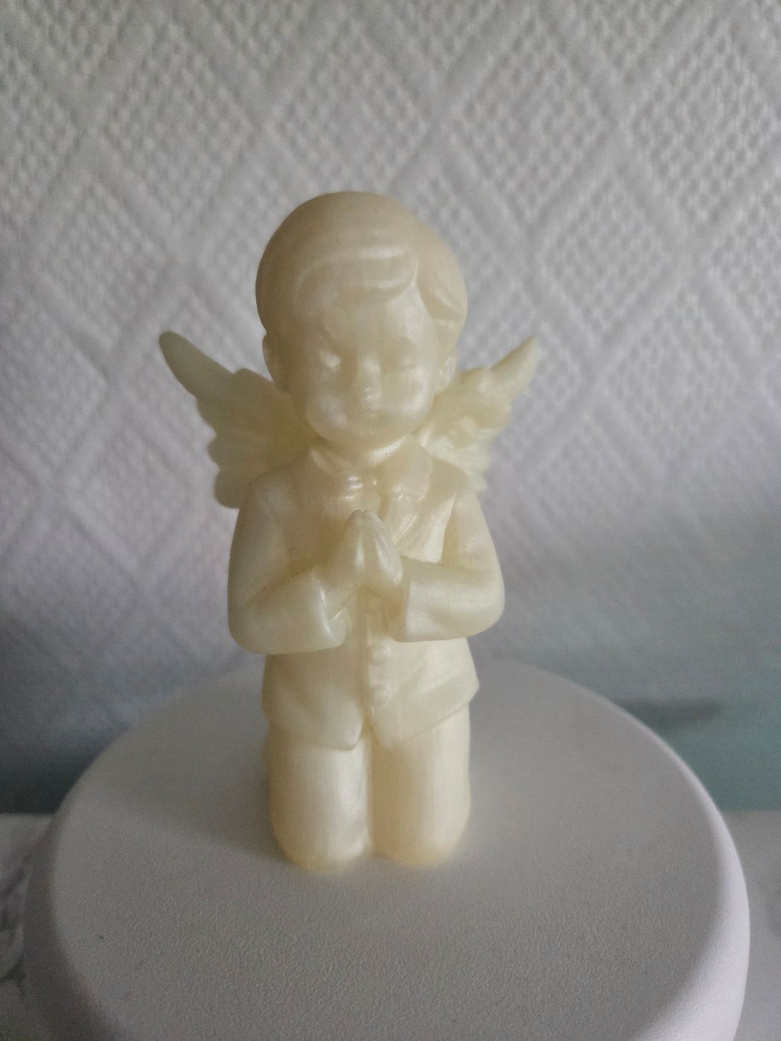Ange garçon blanc doré