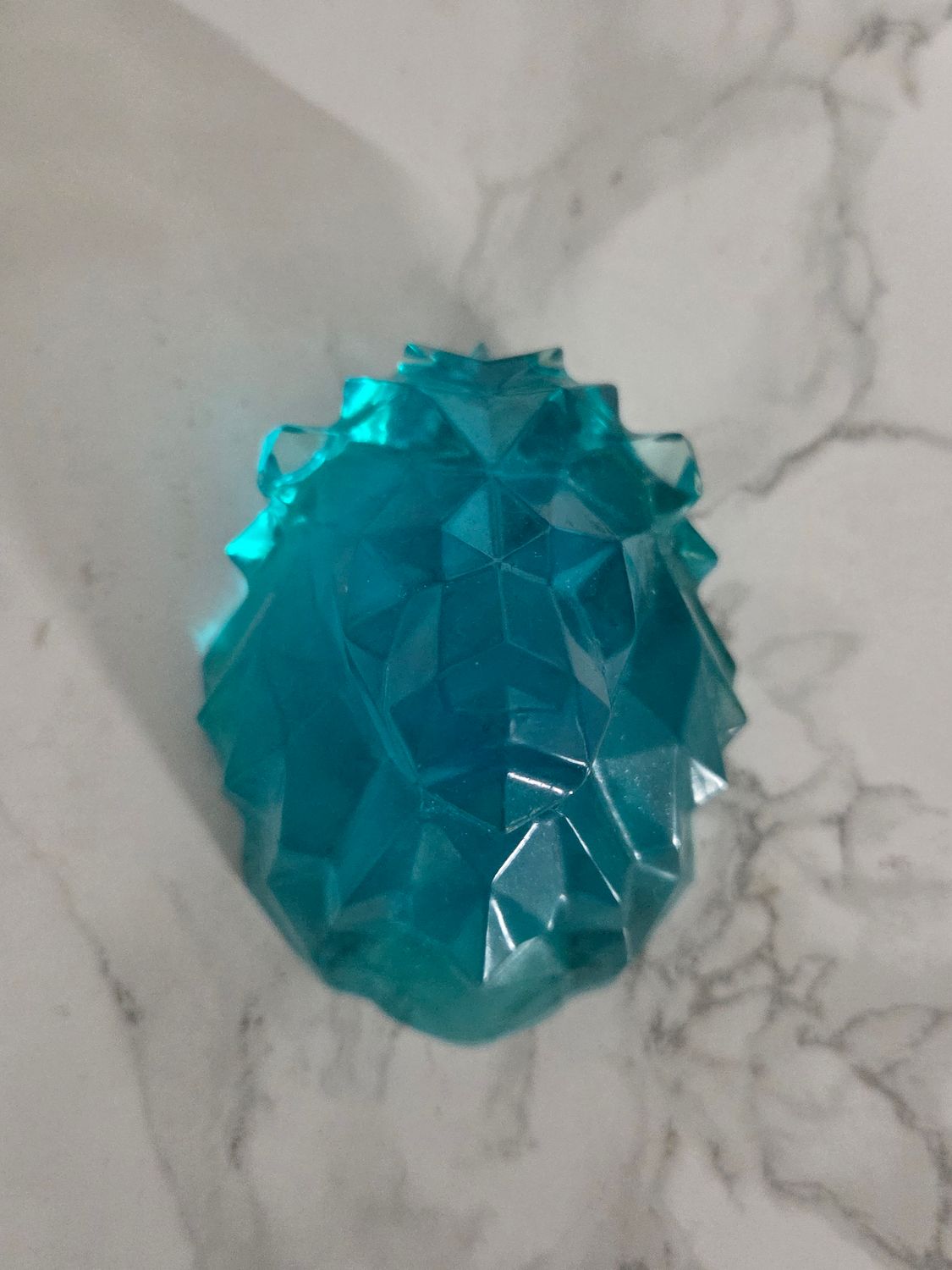 Magnet tête de lion bleu translucide