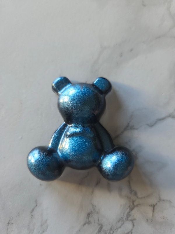 Ourson assis bleu metallique