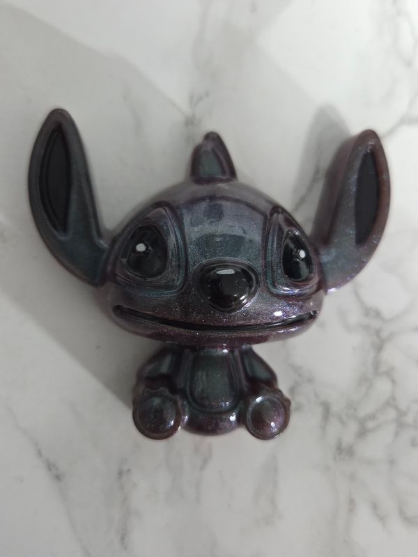 Stitch caméléon violet gris vert