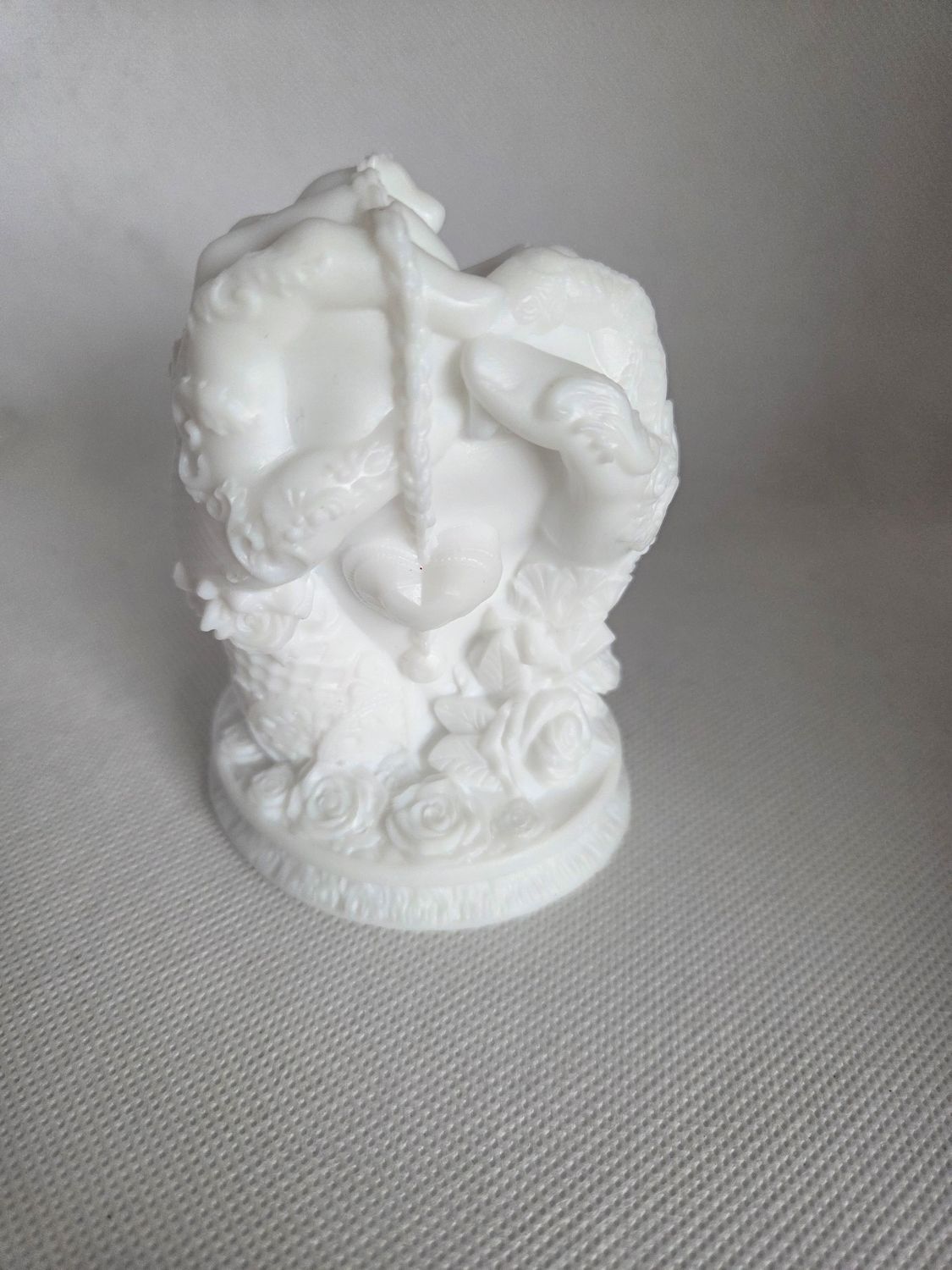 Mains dentelle collier blanc opaque