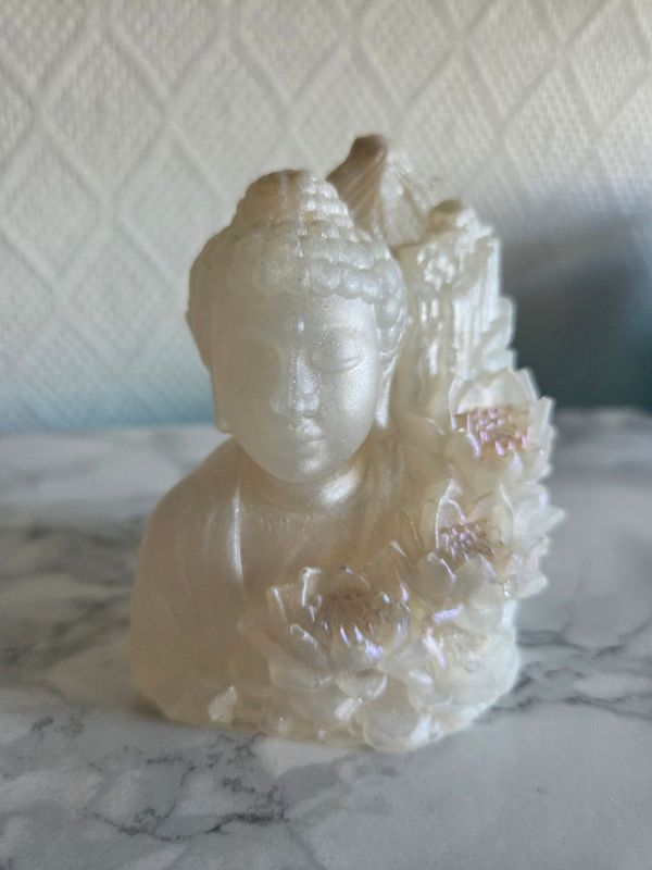 Buste bouddha lotus blanc nacré