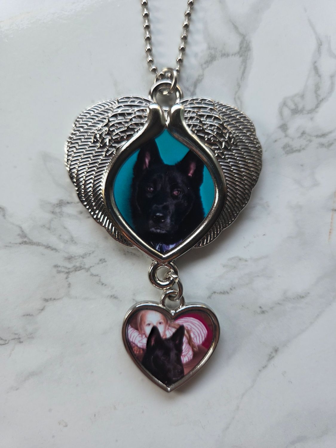 Pendentif ailé et son coeur suspendu argenté