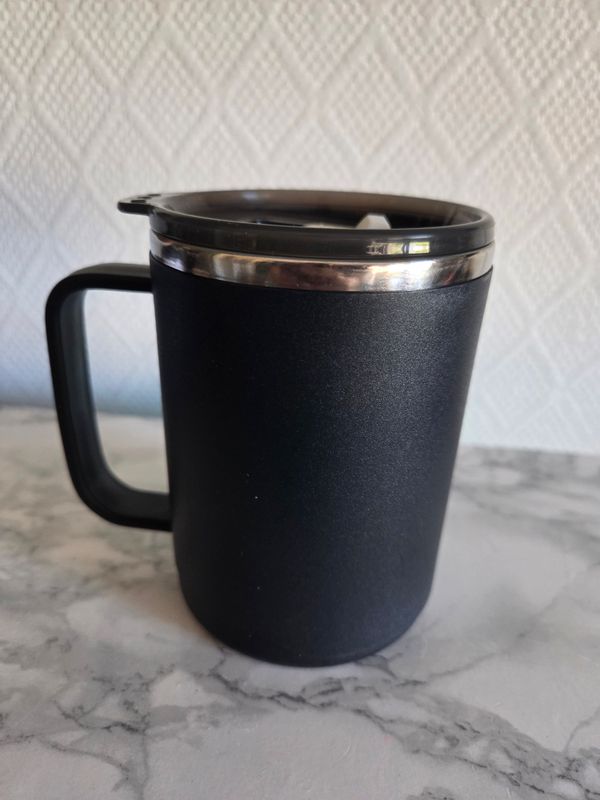 Tasse isotherme poignée carrée petit format noir 410ml Tasse isotherme poignée carrée petit format noir 410ml