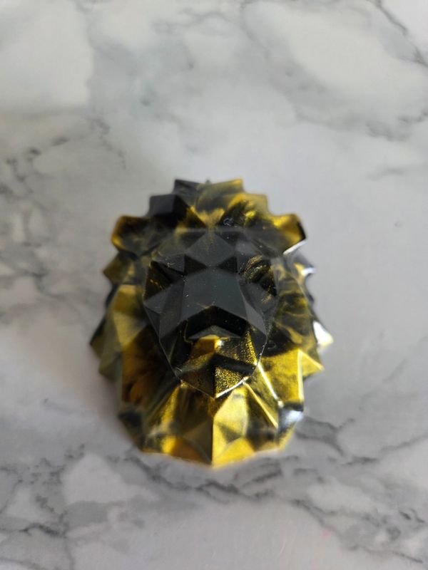Magnet tête de lion noir et or