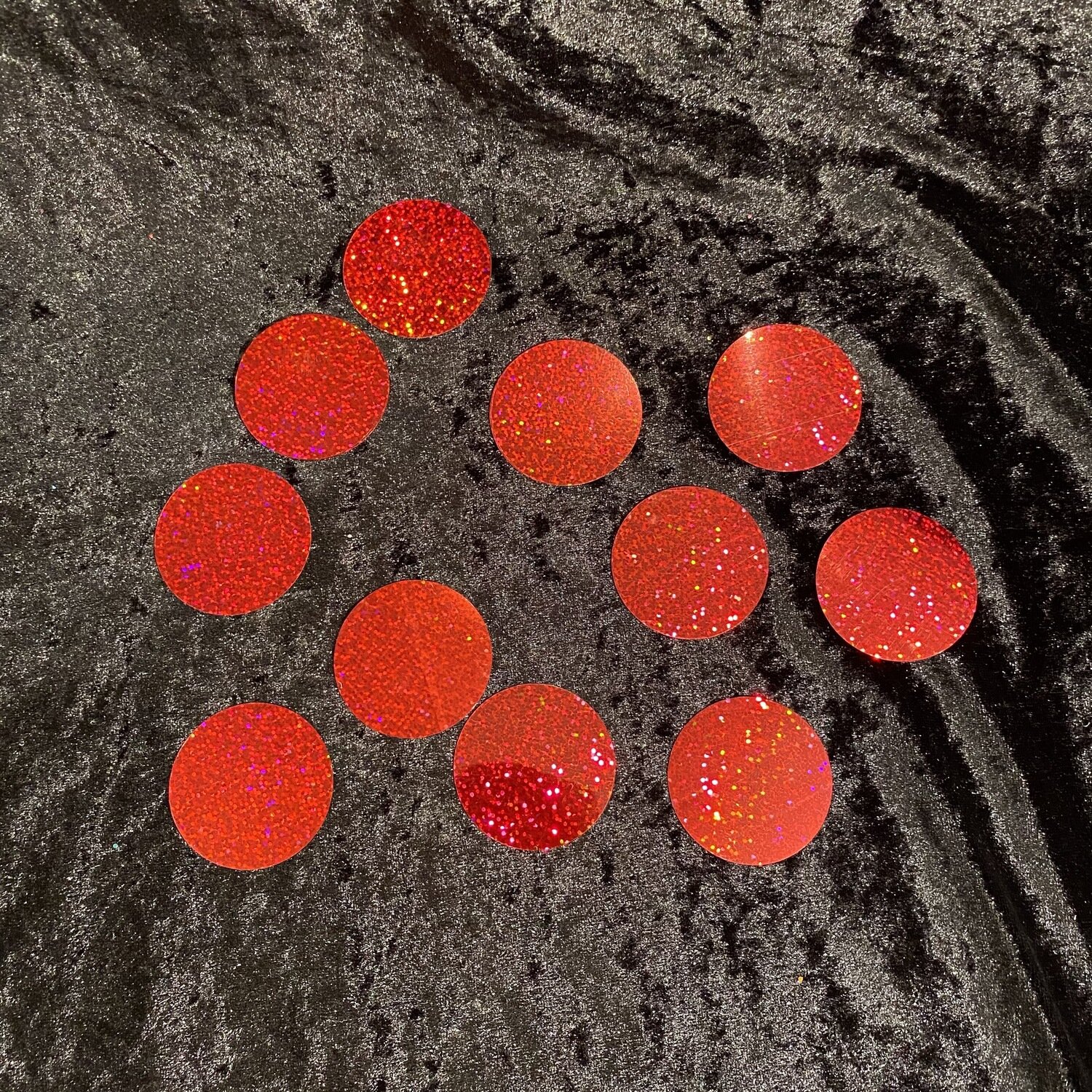 12 confettis ronds rouges brillants diam 5cm