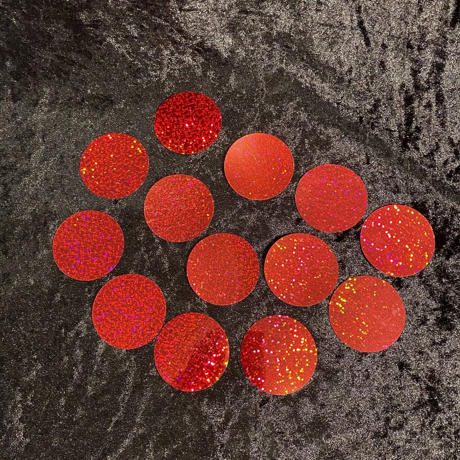 12 confettis ronds rouges brillants diam 5cm