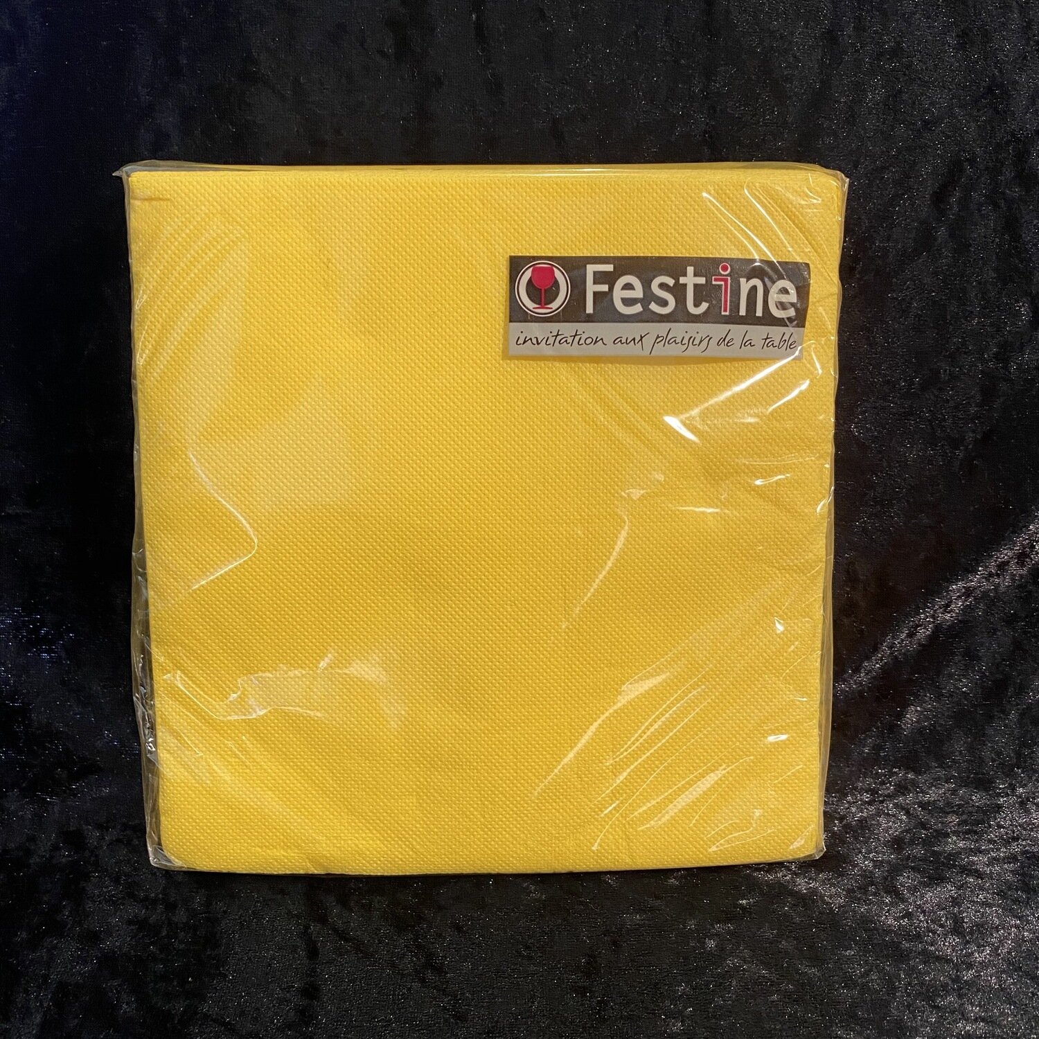 25 serviettes 38x38cm pointe a pointe jaunes