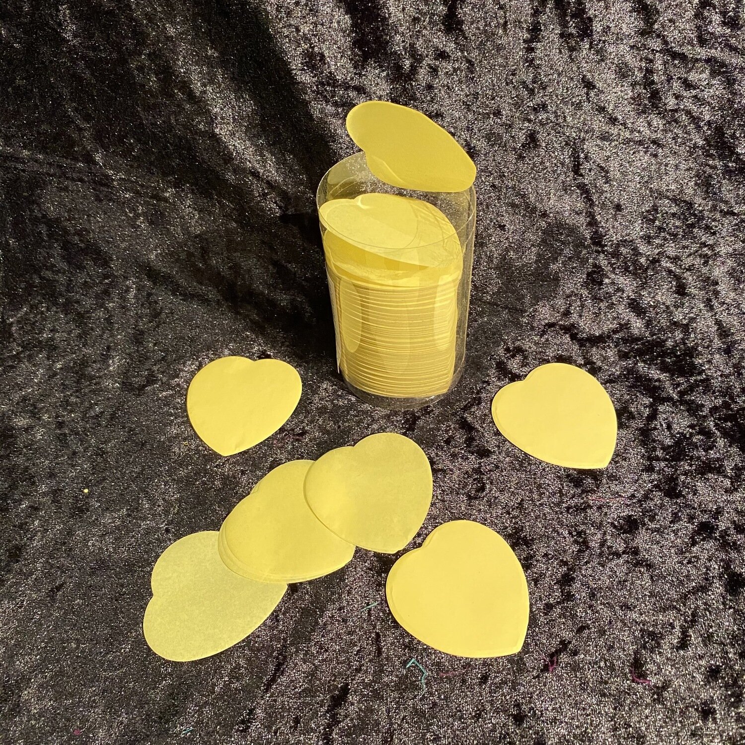 Tubo confettis coeur jaunes