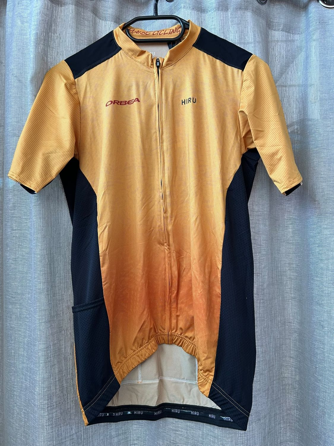 HIRU ADV CARGO JERSEY AMBAR