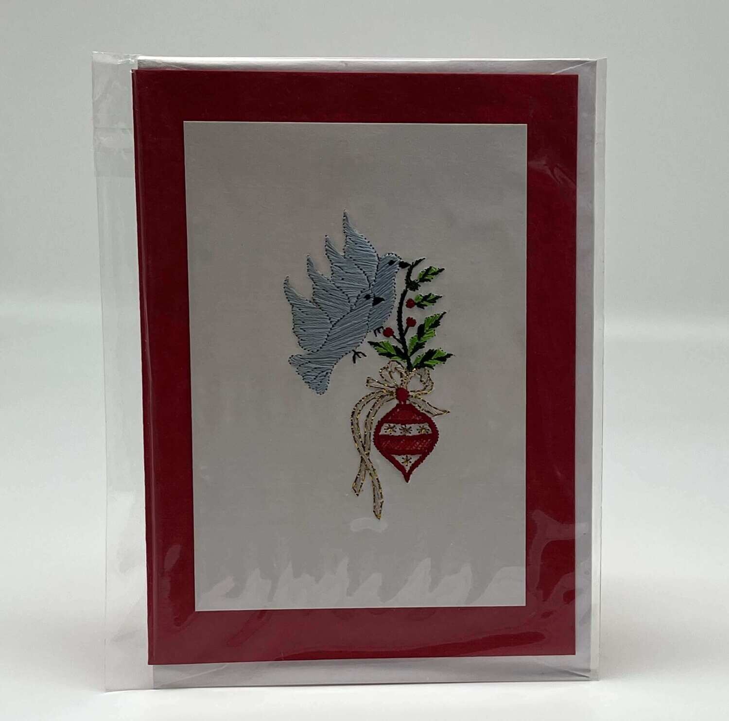 Handgestickte Karte C19 Tauben mit Christbaumkugel