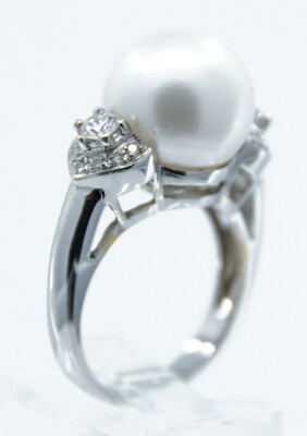 WHITE SEA PEARL RING SIZE: 8
