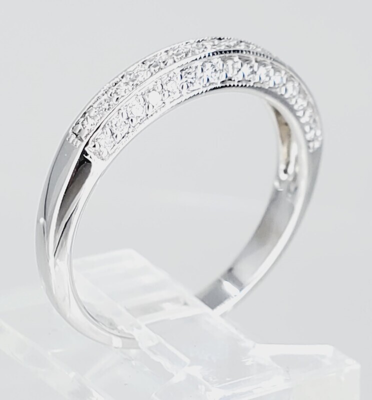 3 SIDE WEDDING RING SIZE 7