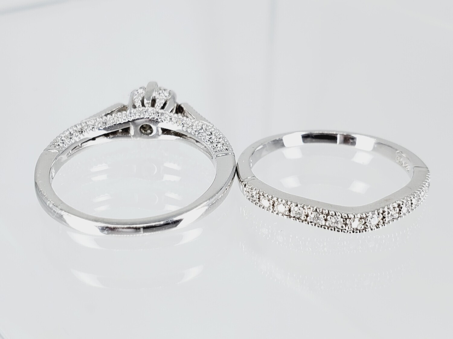 CROWN SETTING WEDDING RING SIZE : 6.5(SOLD)