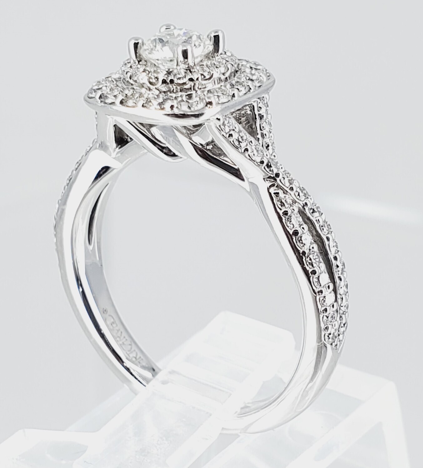 ILLUSION CLUSTER HALO WEDDING RING SIZE : 5 1/4 (SOLD)