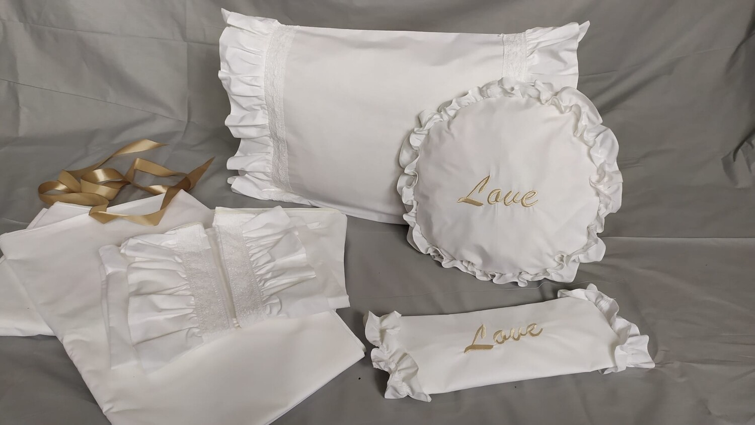 Lenjerie de pat din bumbac 100%, 6 piese, albă, model brodat cu margini ondulate