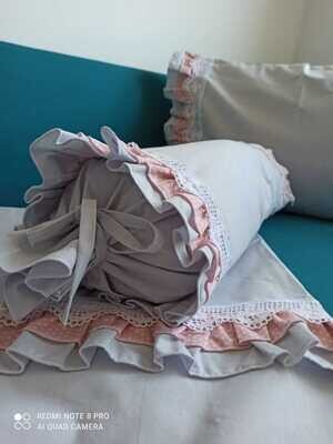 Lenjerie de pat din bumbac 100%, 4 piese, gri cu roz pentru fetițe, cu dantelă, margini ondulate și fundițe