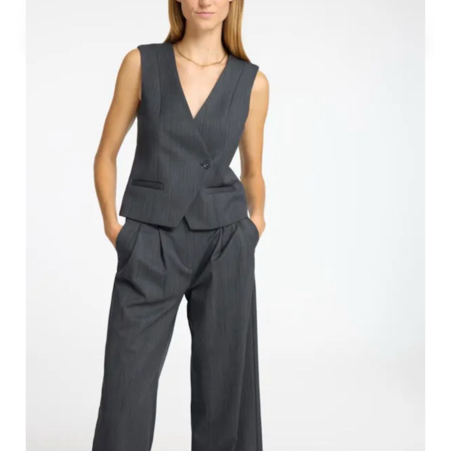Fenia asymmetic vest steel grey