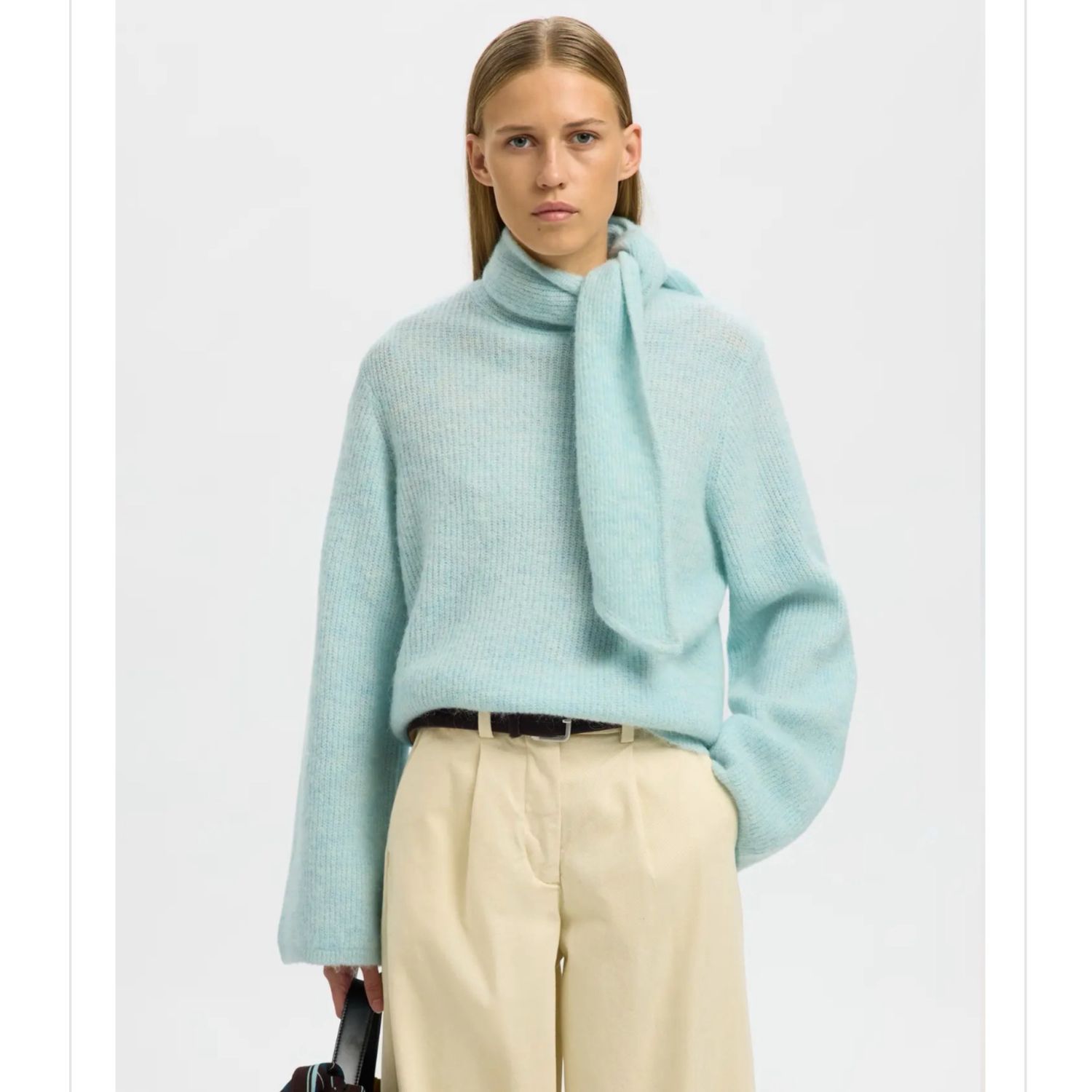 Lulu bow knit blue glow