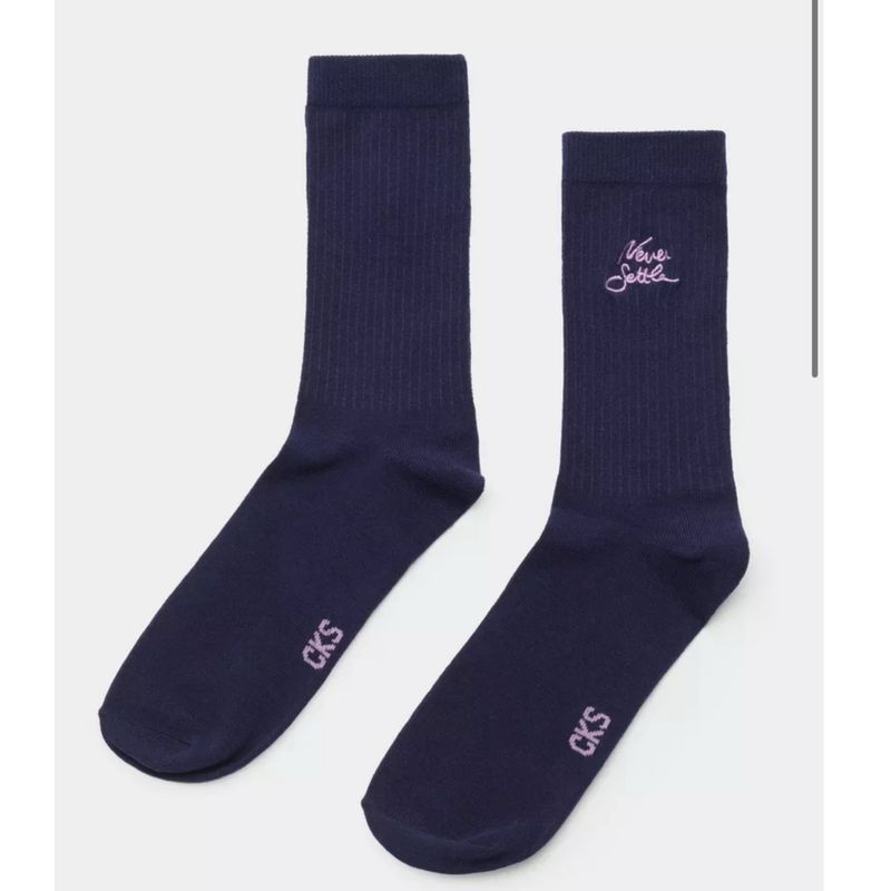 Never settle socks
