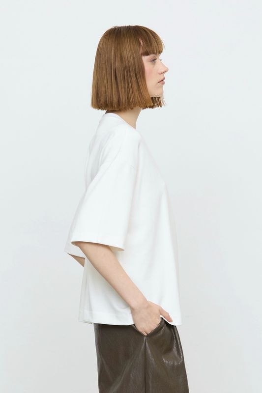 Tee white button on back ELEH