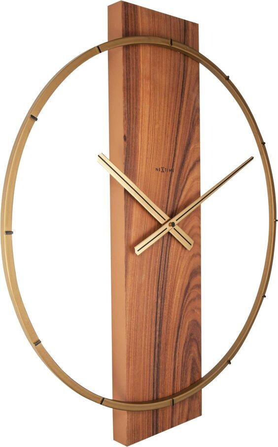 Jam dinding besar kayu unik