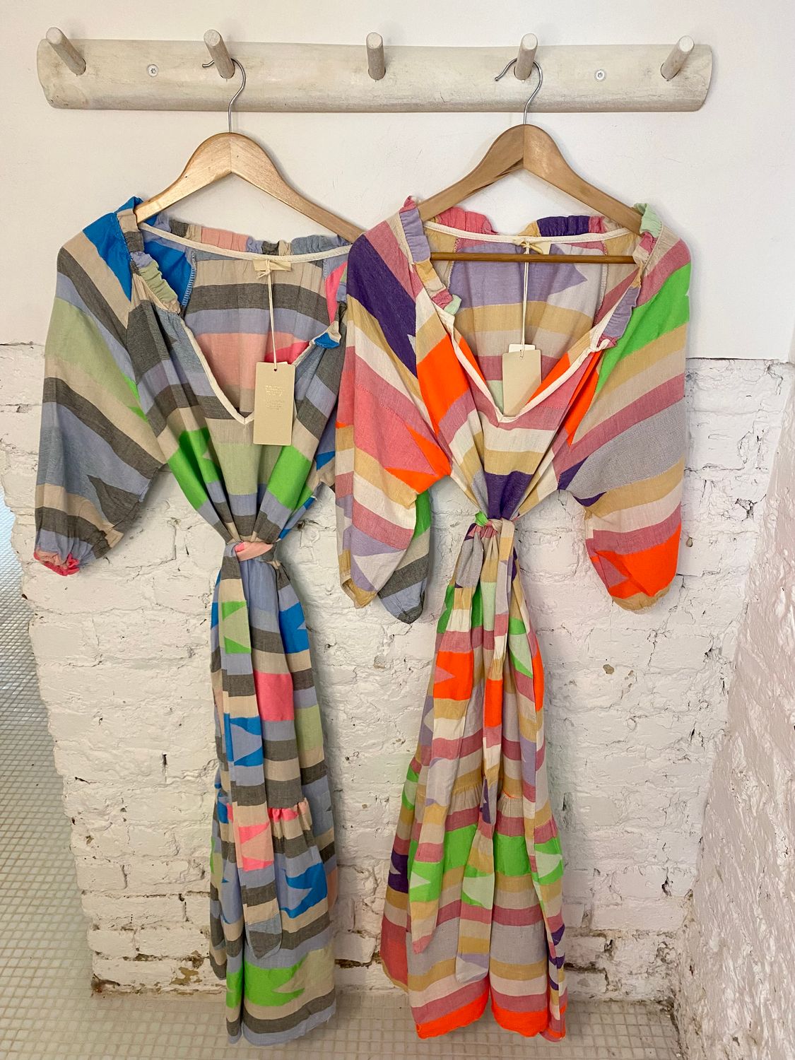 Mididress - v-hals - linnen feel - multicolor - TU