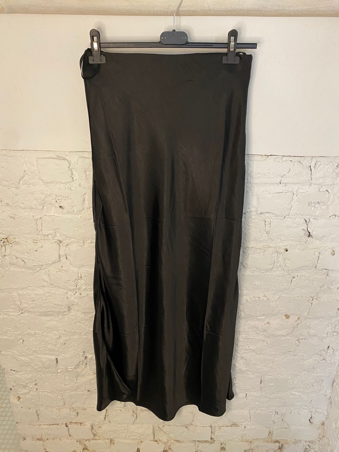 Rok maxi satin - rits aan zijkant - zwart