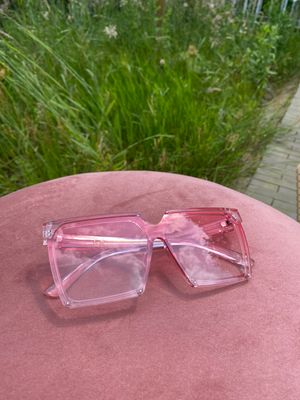 Zonnebril - roze glazen met roze montuur