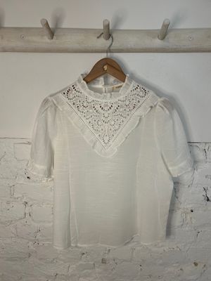 T-shirt - wit kant - hoge neklijn