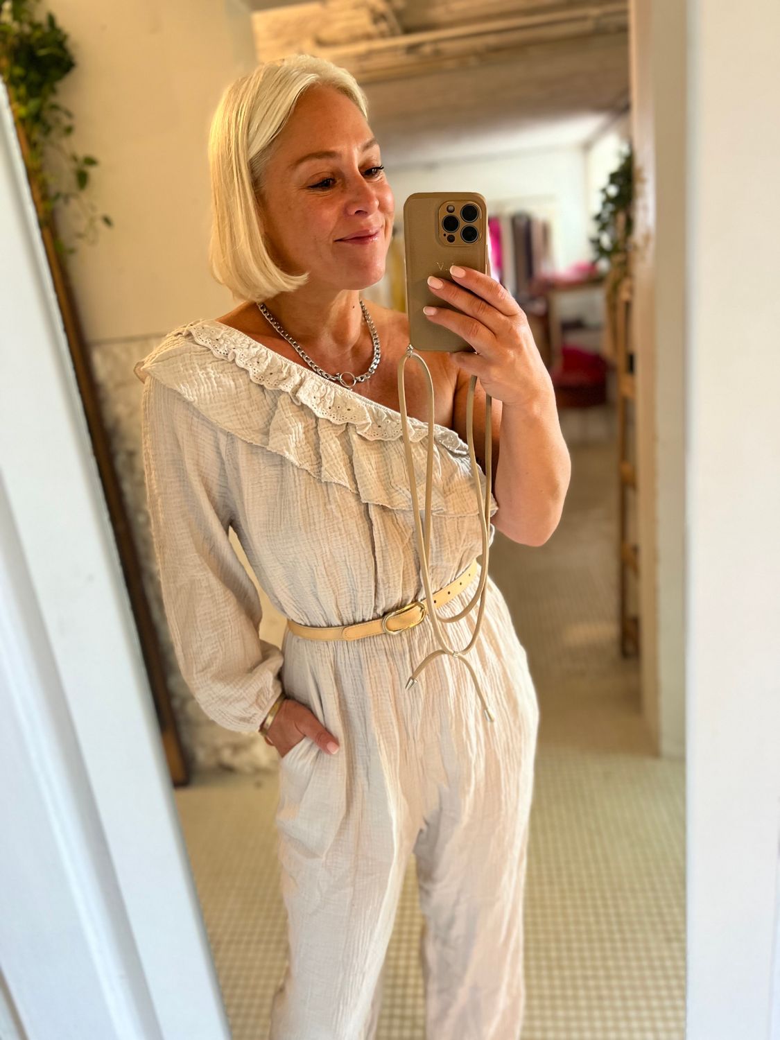 Asymmetrische jumpsuit in tetra - beige  - one SIZE 🤍