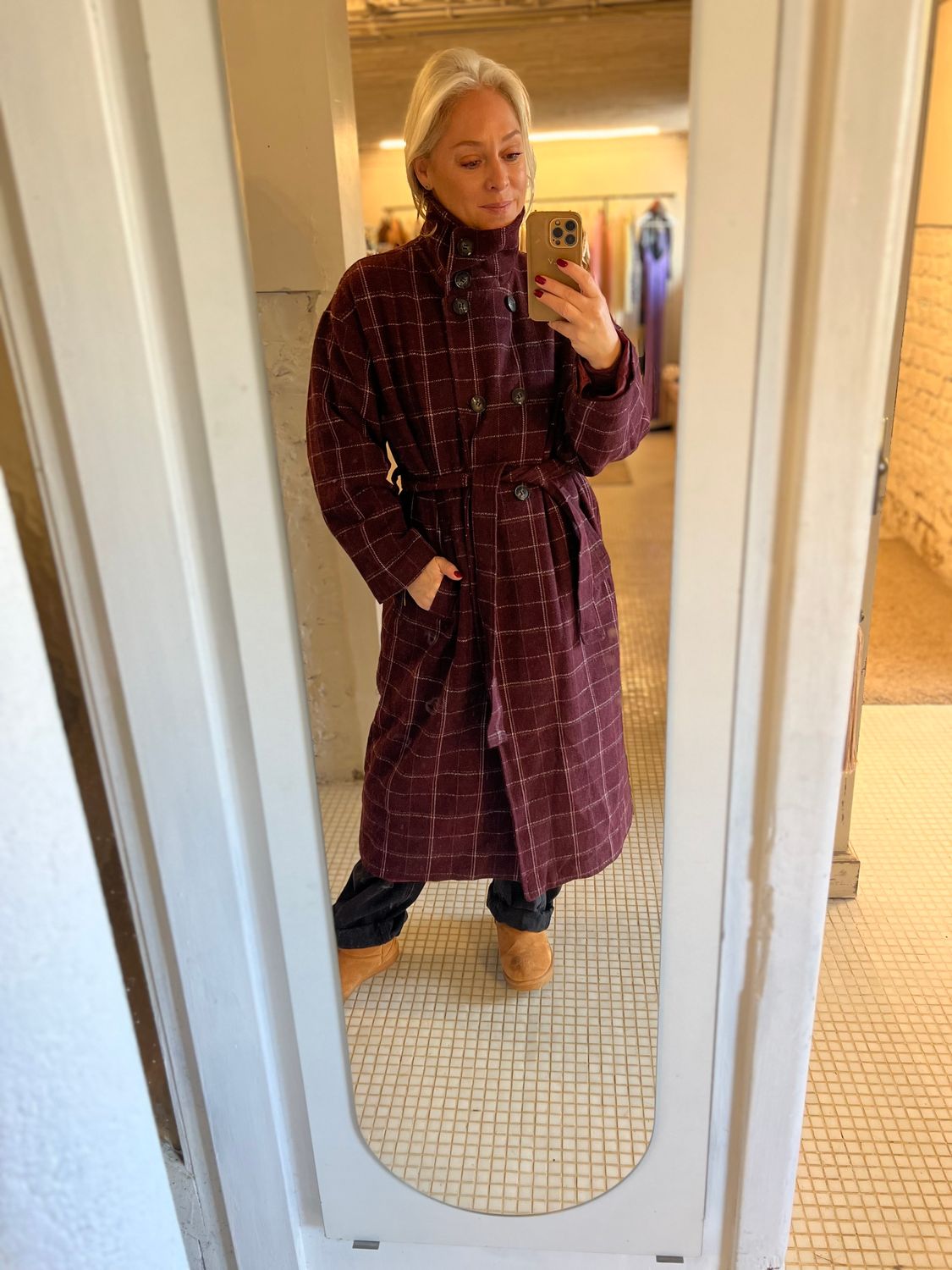 Mantel burgundy met ruitjes en opstaande kraag- knopen en riem - one size