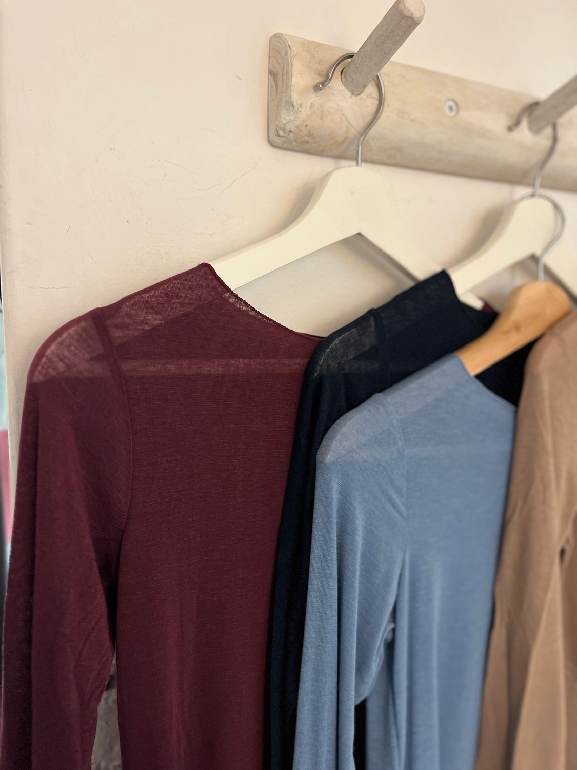 Dunne tshirt met lange mouwen - one size- perfect voor onze truien of blazers 🤩