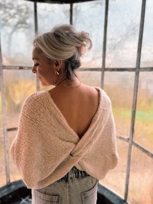 Beige pull met rug decolleté - one size