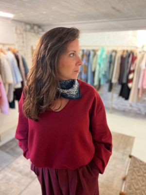 Grijze / bordeaux sweater - diepe v-hals - one size