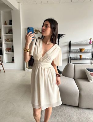 Crème kleurig kleedje met vlindermouw