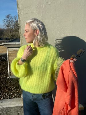 Prachtige trui met losse mouwen - fluo geel - one size - candy collection