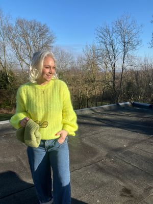 Prachtige trui met losse mouwen - fluo geel - one size - candy collection