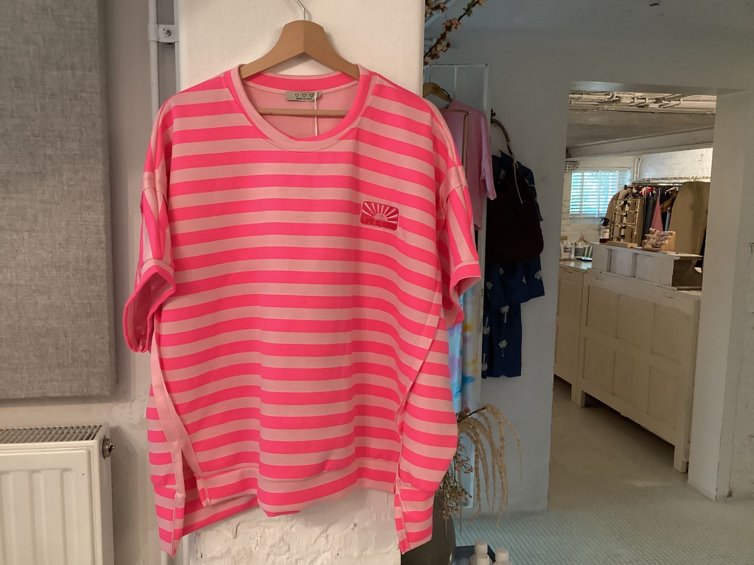 Life is good fluo top- oversized model-one size