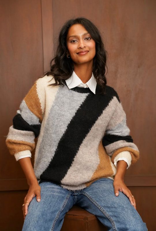 Zachte oversized knit met trendy diagonale kleurvlakken - one size