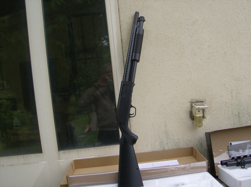 Softair Mossberg 590 k ,fucile a pompa abs metal, a molla ,6mm ,30 colpi AGM